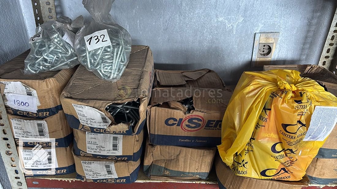Cajas de Cadena y Ganchos para Ferretería