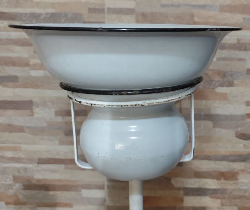 Lote anterior: Bañera de hierro con base y palangana en venta