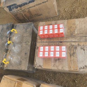 Lote siguiente: Lote de 4 Vasos con Asa Amarilla y Cajas de Pilas Focus
