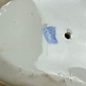 Figura de Porcelana Valenciana Casades: Joven Vendedor con Pescado y Pajarito - imagen 3