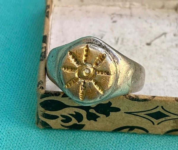 Anillo antiguo en plata y oro, estilo gauchesco - imagen 1