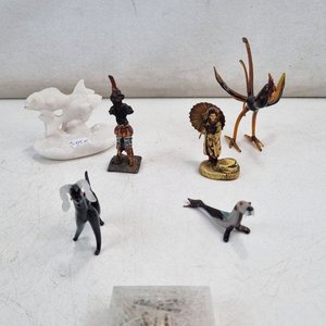 Lote de Figuras Decorativas: Animales Marinos, Orientales y Ave Exótica - imagen 3