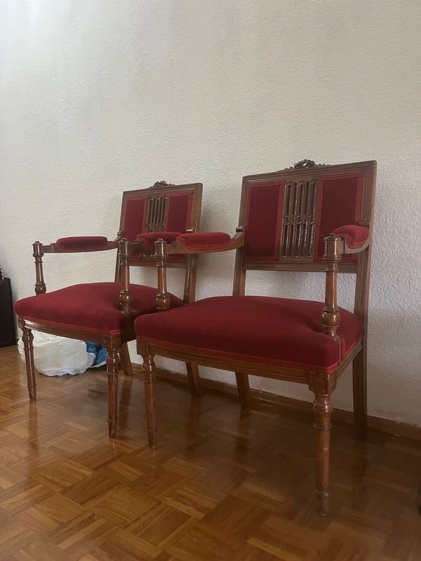 Pareja de sillas estilo renacentista - imagen 2