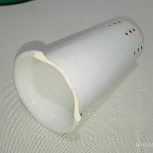Lote de 4 Piezas Decorativas: Elefante Rosa, Tetera Verde, Copa Dorada y Recipiente Blanco - imagen 8