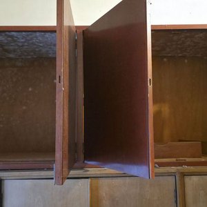 Ropero de Madera Maciza con Puertas Corredizas y Cajones - imagen 6