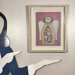 Obra "Mamushka alada" de Alicia García Arechaga, acrílico sobre fibra con marco vitrina - imagen 10