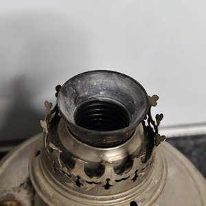 Dos Bases de Farol a Querosene Antiguas para Decoración - imagen 8