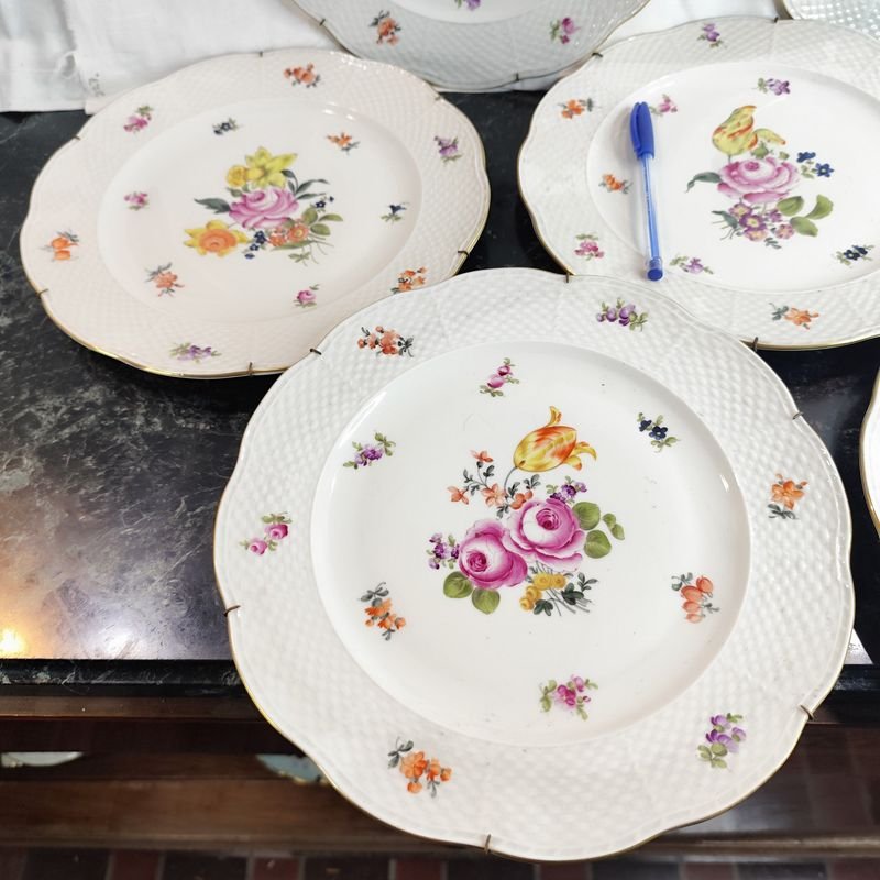 Platos de porcelana HEREND #527 húngaros floreados en excelente estado - imagen 2
