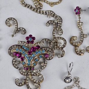 Lote Variado de Bijouterie: Collares, Pulseras y Aros con Brillantes - imagen 3