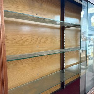 Vitrina Exhibidora Grande de Madera y Vidrio con Luz Interna - imagen 6