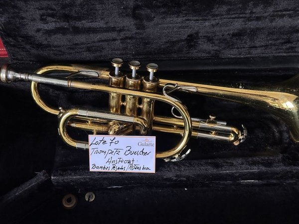 Trompeta Buescher Aristocrat Dorada con Estuche