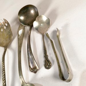 Doce Piezas de Servir Metálicas: Cucharas, Cucharones, Pinza y Más - imagen 4