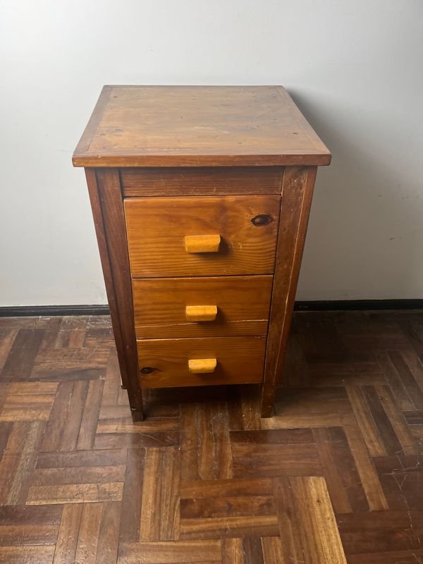 Cajonera de madera con tres cajones - imagen 2