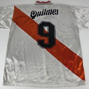 2 Camisetas de Fútbol Vintage: Quilmes y "100 Años de Orgullo y Pasión" - imagen 7