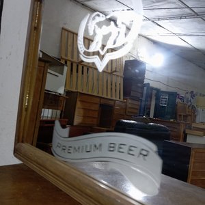 Espejo Rectangular con Marco de Madera y Grabado de Caballos y Herradura - imagen 4