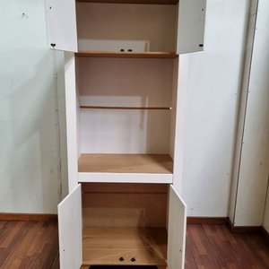 Mueble Alto Blanco con Puertas y Estante Central - imagen 2
