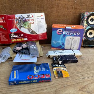 LOTE DE PARLANTE, PILAS, VIDEO, PARLANTES ETC ETC - imagen 2