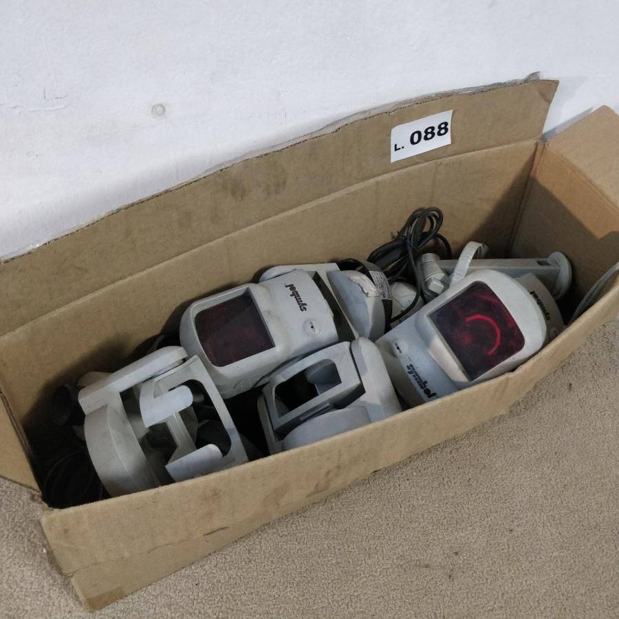 Lote siguiente: 4 Cajas con Lectores de Código de Barras y Cámaras