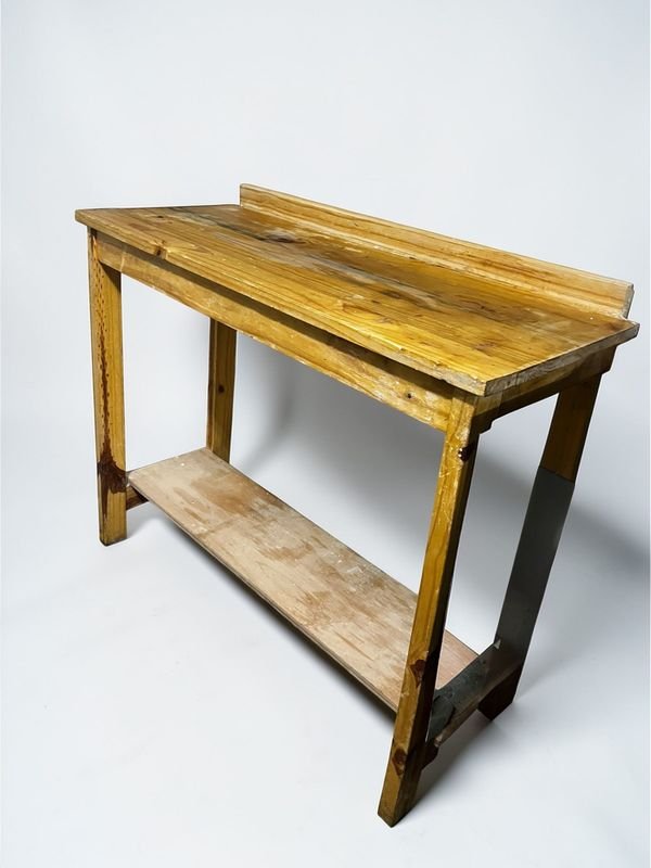 Mesa de madera grande con estante - imagen 2