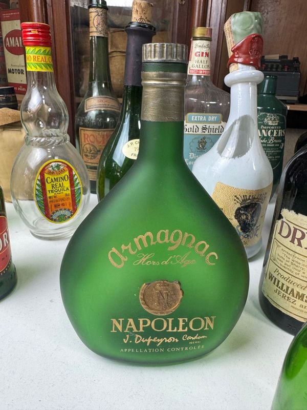 Colección de botellas vacías de diferentes épocas - imagen 6