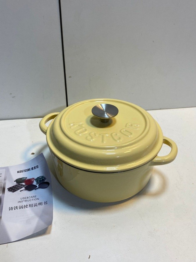 Lote siguiente: Olla de hierro con tapa nueva