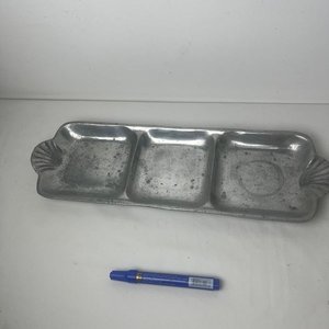 Lote siguiente: Copetinero de Peltre con 3 Compartimentos y Asas Decorativas
