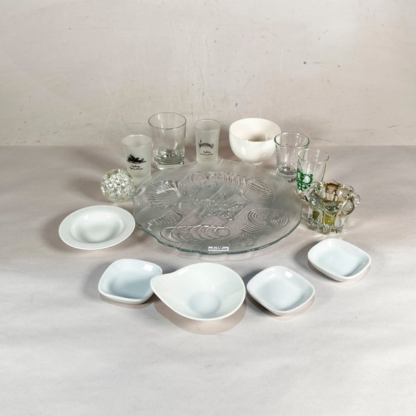 Lote de 15 piezas: Plato decorativo, vasos para tequila, porta velas y copetineros