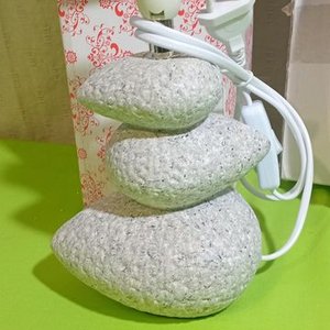Lámpara de Mesa y Reloj de Pared Cuadrado Estilo Mármol - imagen 2