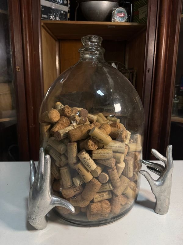 Lote anterior: Gran damajuana repleta de corchos
