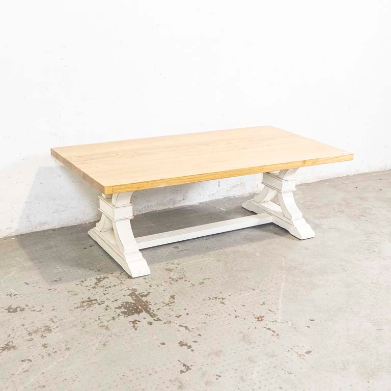 Lote anterior: Mesa ratona con tapa de madera y patas pintadas