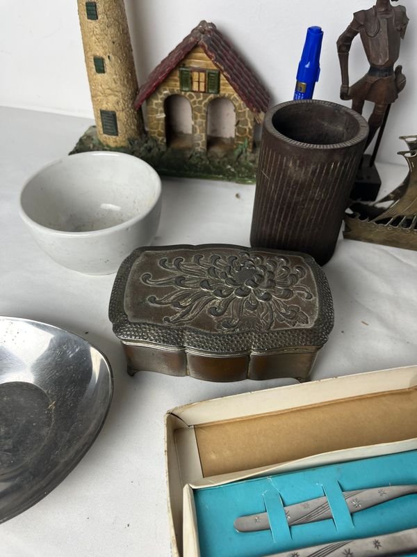 Colección de objetos decorativos y útiles - imagen 9