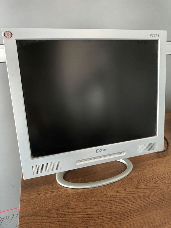 Monitor de Computadora - Pantalla Plana con Fondo Negro - imagen 2