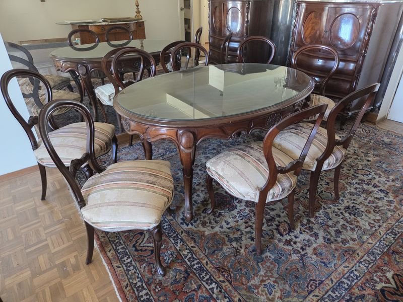 Lote siguiente: Juego de comedor Victoriano en caoba con 8 sillas firmes y tapa de vidrio original