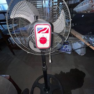 Ventilador de Pie Metálico con Base Redonda - imagen 2