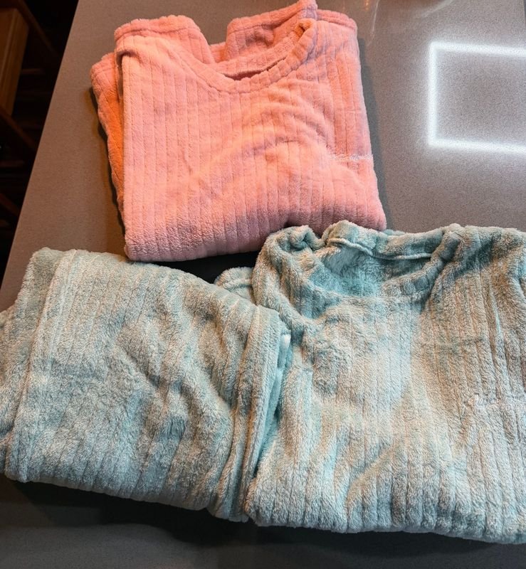 Conjunto Pijama Talle S: Dos Buzos y Pantalón de Plush