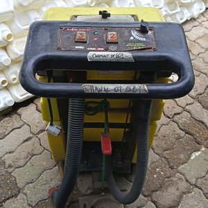 Lavadora y fregadora de pisos profesional Dixter Super Kliner 550. Equipo robusto de alta productividad diseñado para limpiar y secar superficies medianas a grandes en una sola pasada, optimizando drásticamente los tiempos de trabajo - Con Detalles Prende - imagen 5