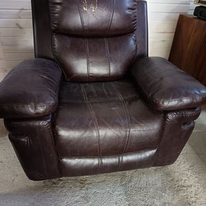 Sillón Reclinable y Mecedor de Cuero Marrón Oscuro - imagen 3