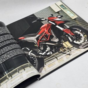 Ducati Hypermotard Press Kit - Material Informativo de Colección - imagen 3
