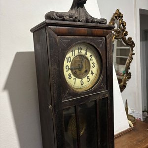 Reloj de Pared Antiguo a Péndulo con Caja de Madera Tallada - imagen 8