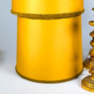 Tres lamparas de madera con pantallas - imagen 4