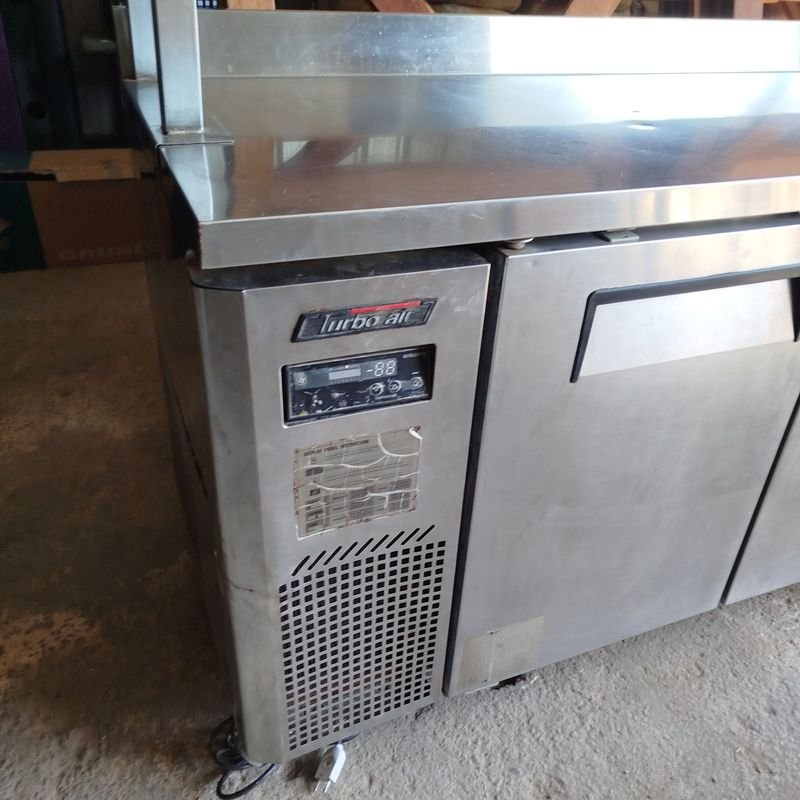 Refrigeradora Profesional Turbo Air CON SOBRE ESTRUCTURA DE SERVICIO - imagen 2