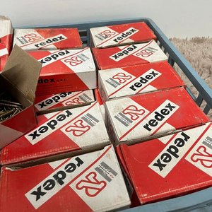 Cajón con 25 Cajas de Tornillos para Madera Redex - imagen 2