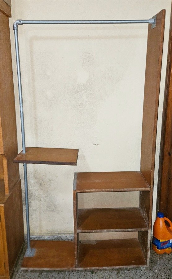 Mueble Multiuso con Perchero y Estantes de Madera