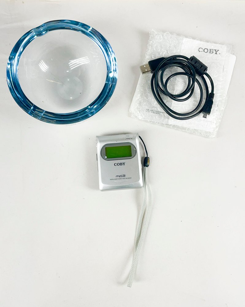 Reproductor de MP3 y cenicero en cristal - imagen 2