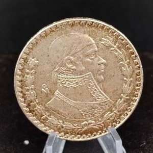 Moneda Antigua de Plata con Retrato de Juan Carlos I de España y Figura Histórica Mexicana - imagen 2