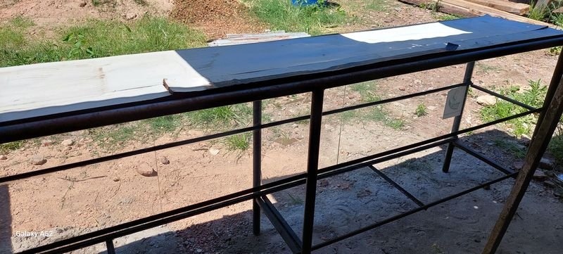 Gran mostrador o barra en hierro y vidrio para decoración - imagen 6