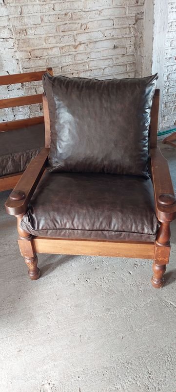 Juego de living en madera con almohadones - imagen 3