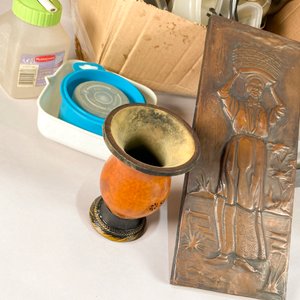 Lote de Artículos Varios: Mates, Lámpara, Recipientes y Utensilios de Cocina - imagen 2