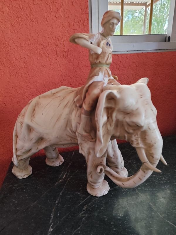 ELEFANTE EN YESO REPARADO MUY BUEN TAMAÑO - imagen 1