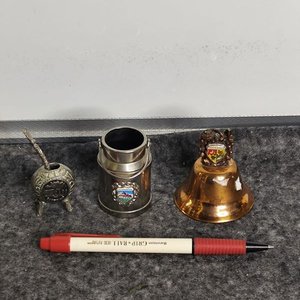 Lote anterior: Lote de 3 Piezas Decorativas: Tarro Lechero Metálico, Bombilla y Campana de Cobre